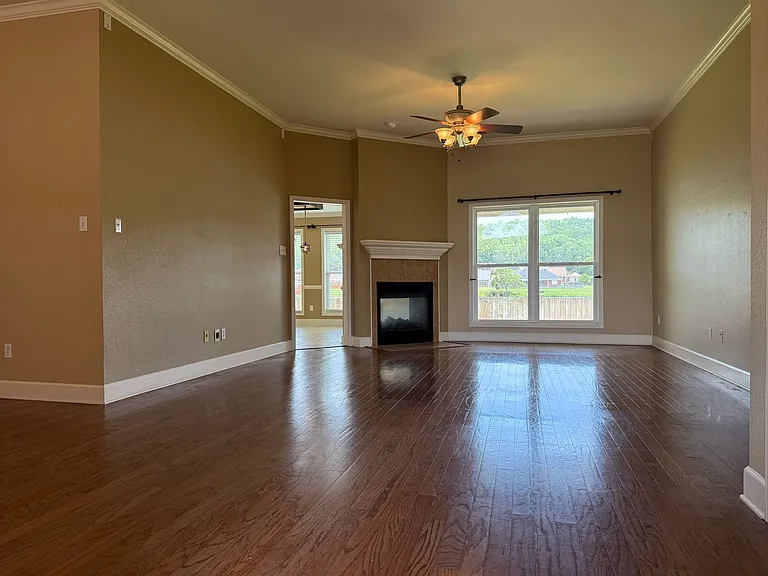 34 Lakeview Ln — Photo 2