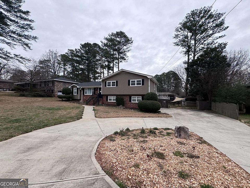 1st image of 3954 Manhattan Dr NE