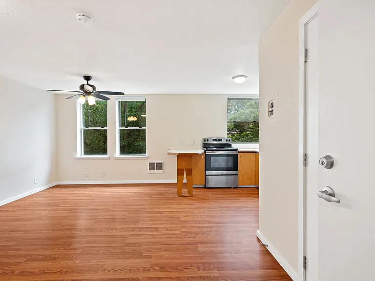 Abbottsford Apartments — Photo 33