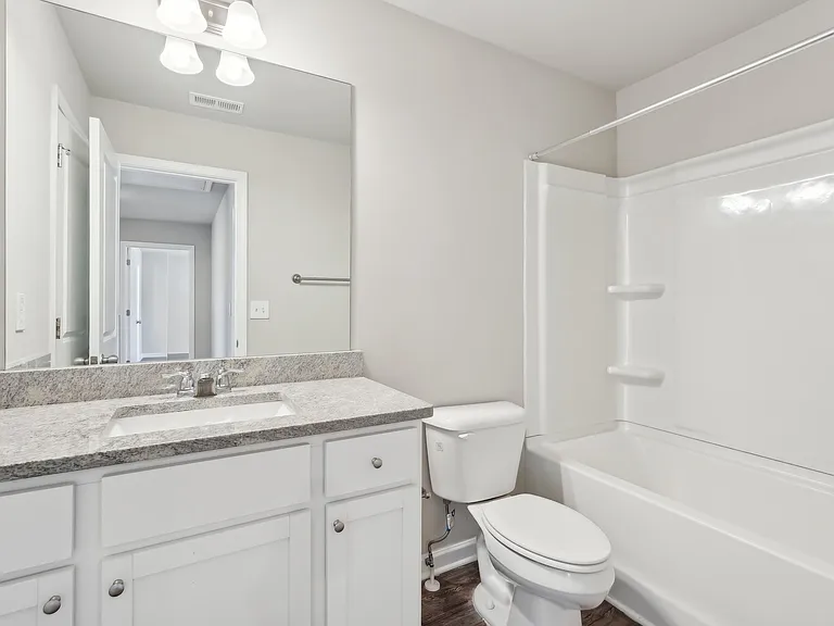 College Manor — Photo 39