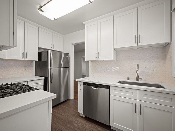5th image of 150-156 San Vicente Blvd #150-6