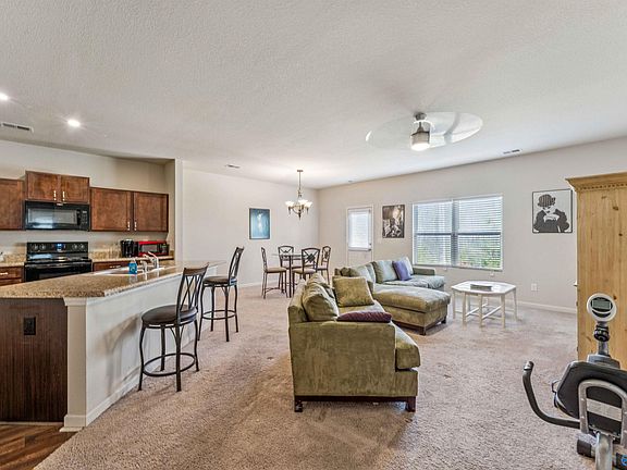 4th image of 770 Clover Cir
