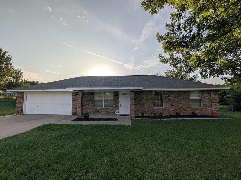 118 Westridge Dr — Photo 1