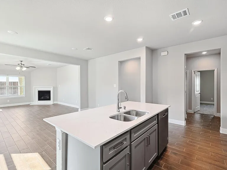 405 Portina Dr — Photo 8