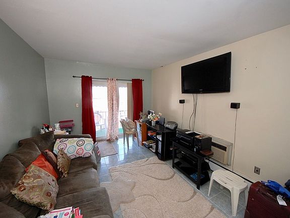 4th image of 3831 Amundson Ave