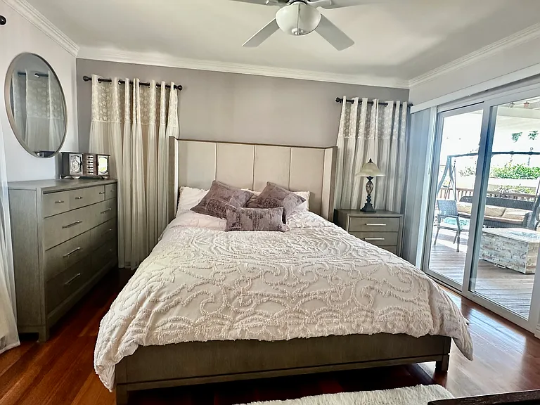2048 N Screenland Dr — Photo 24
