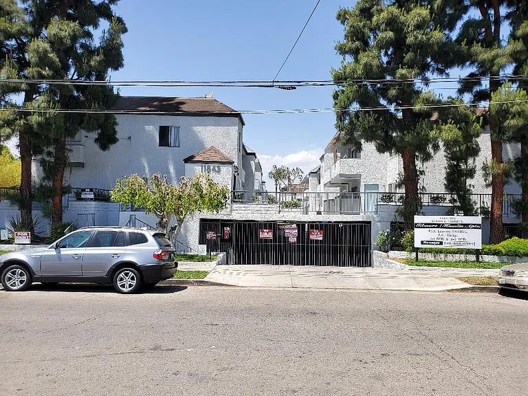 Gilmore/Hamlin Apartments — Photo 3