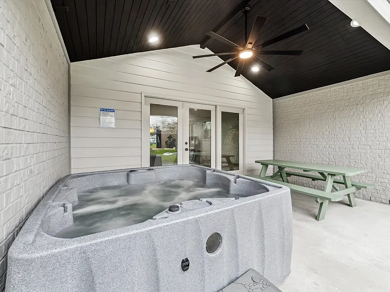 5615 Cerritos Dr — Photo 4