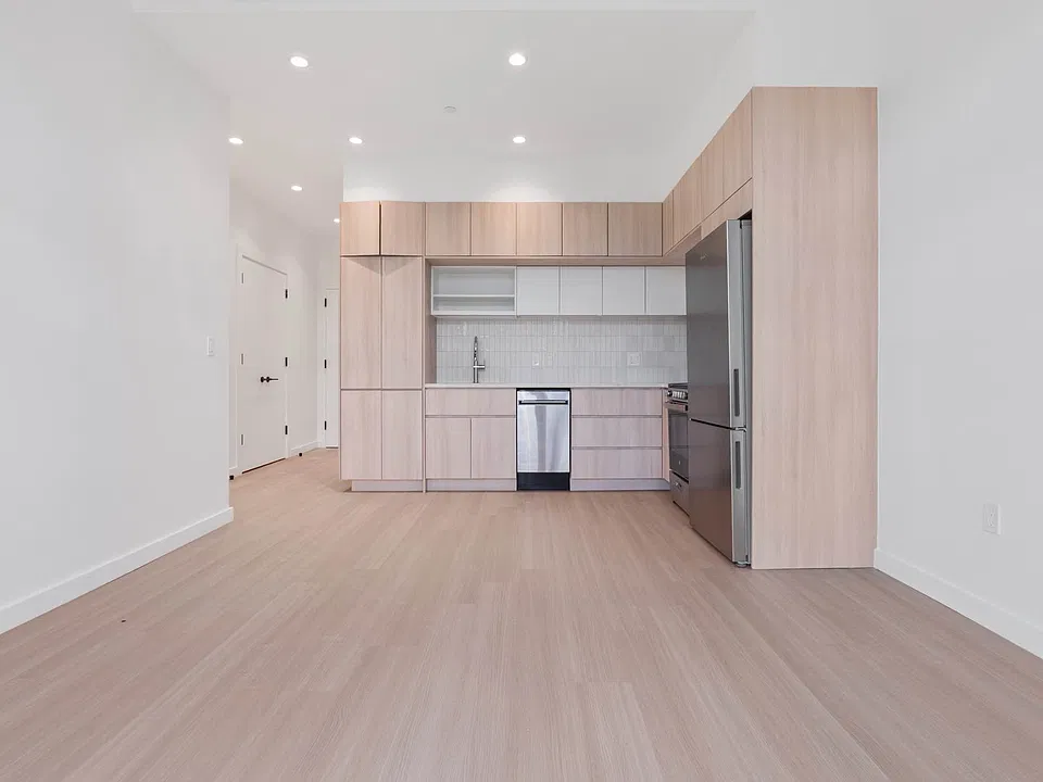 33 4th St #807