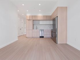 33 4th St