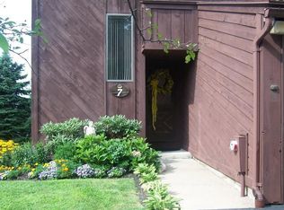 7 Sherman Oaks Dr, New Hartford, NY 13413