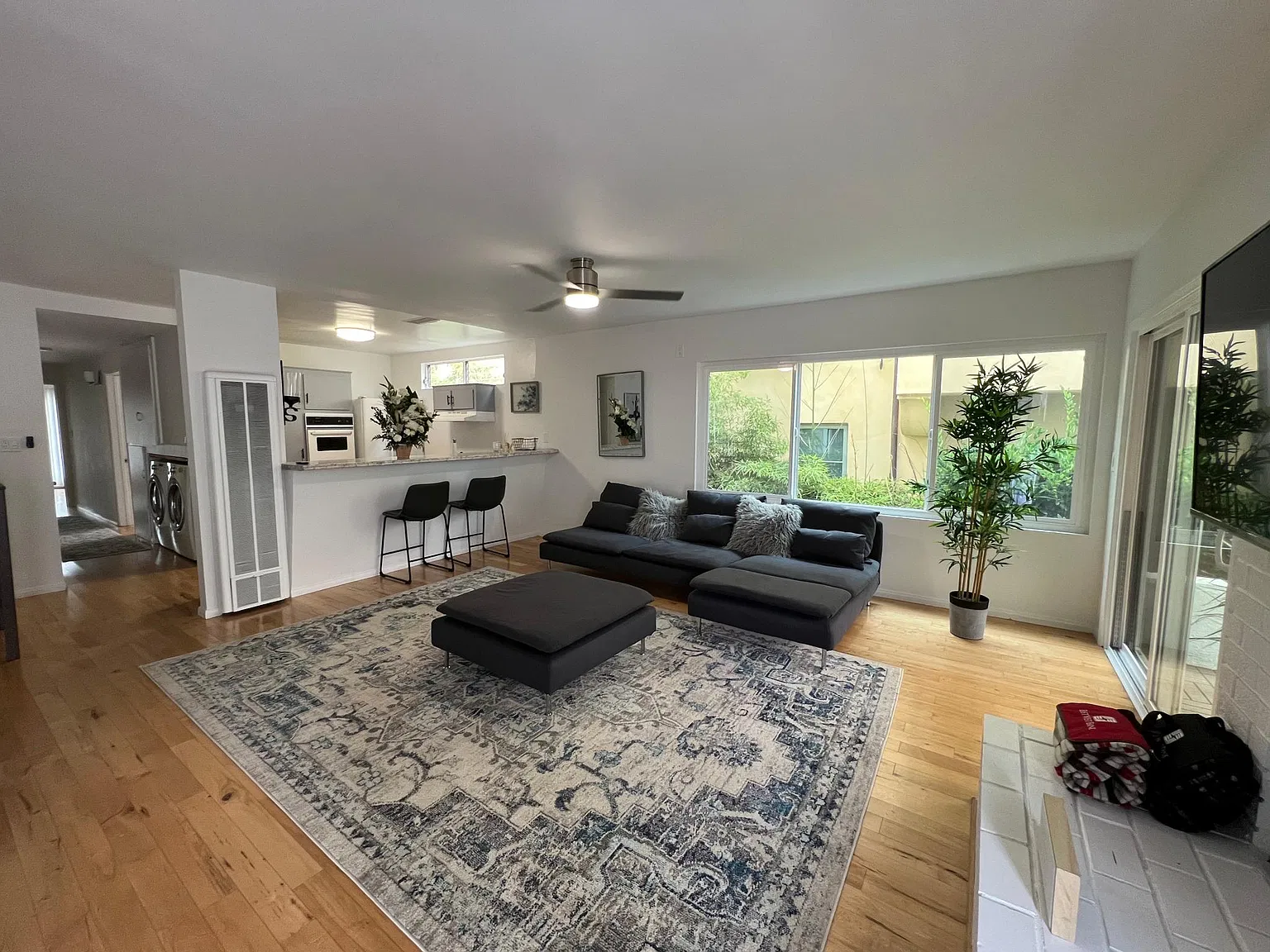 520 Manhattan Beach Blvd — Photo 2
