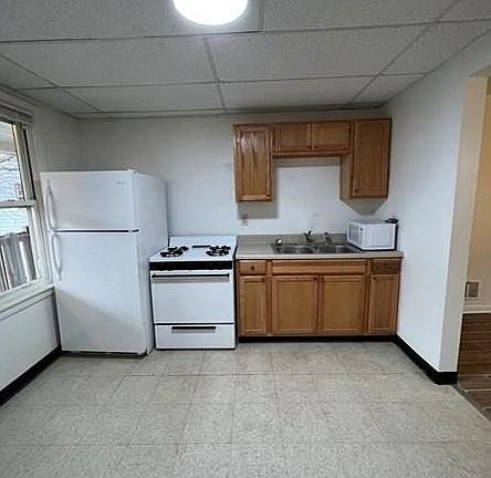 3rd image of 656 Glenwood Ave #2A
