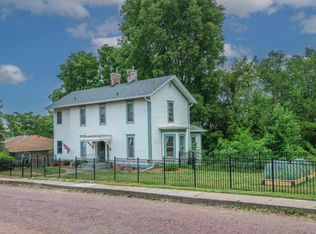 1317 E 10th St, Davenport, IA