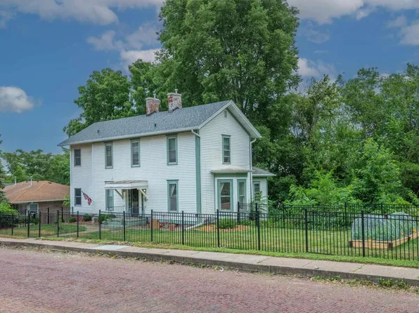 1317 E 10th St, Davenport, IA 52803