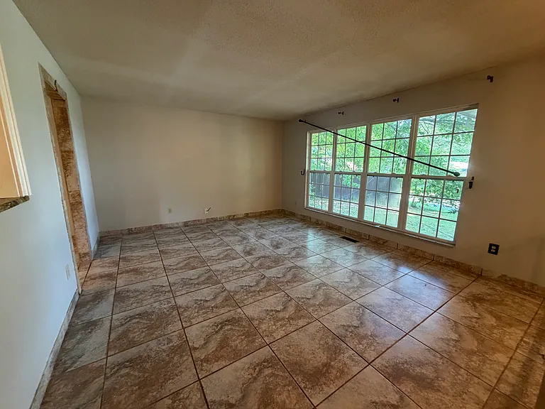 4700 Rolling Green Dr — Photo 6