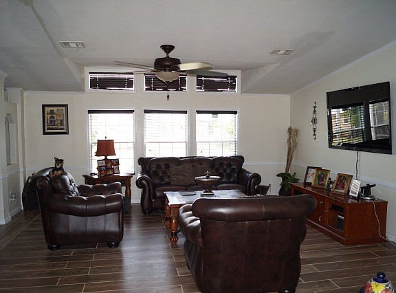 3rd image of 801 W 64th St