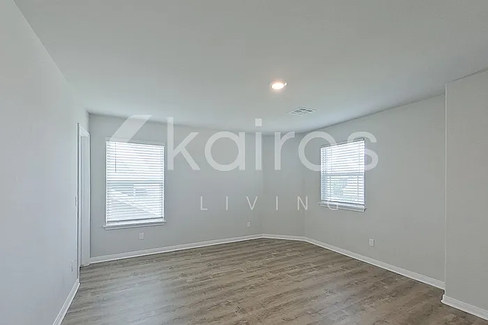 712 Saint James Pl — Photo 15