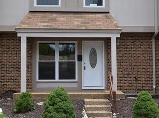 199 Carmel Woods Dr, Ballwin, MO 63021