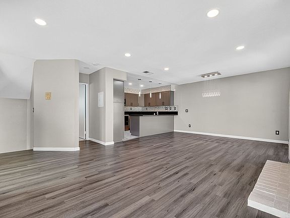 3rd image of 526 Georgetown Pl Unit A
