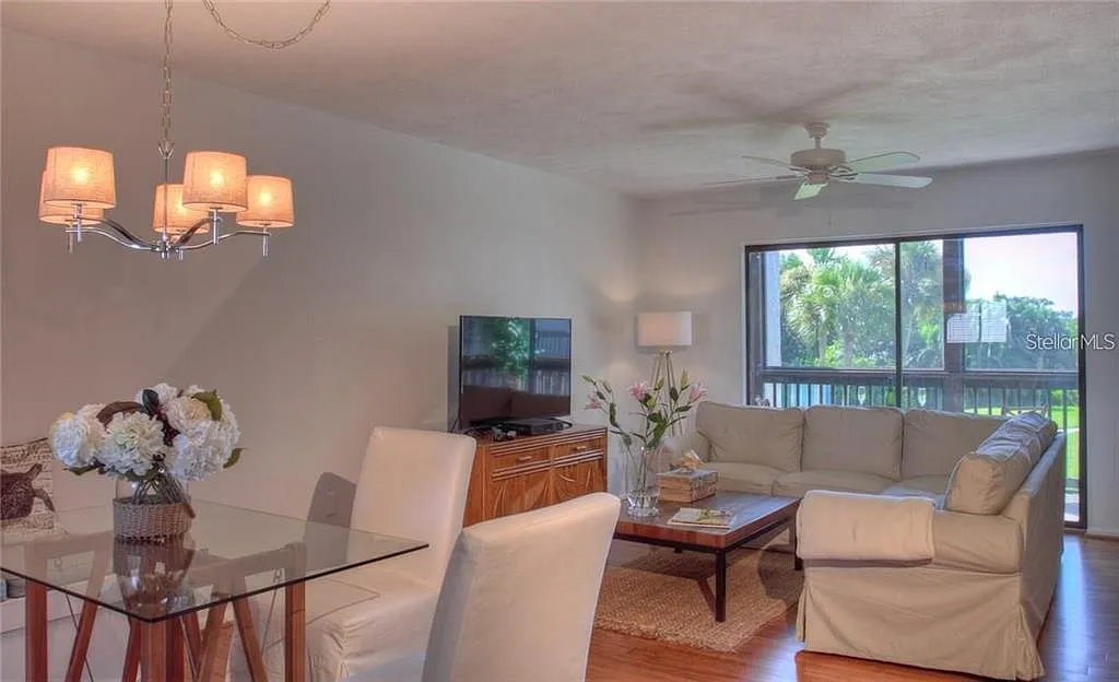 2 bed, 1.5 bath, 1152 sqft, $4,500 — Photo 2