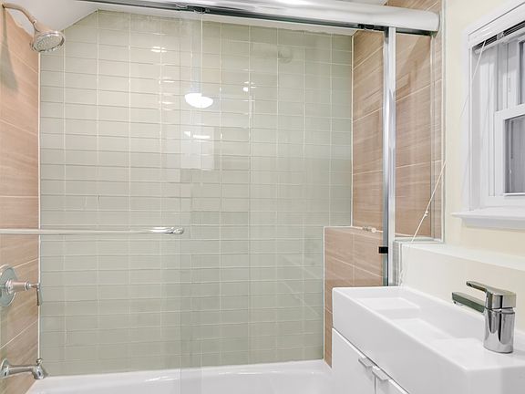 4th image of 93 Barrow St APT 1