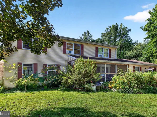 26 Cromwell Dr, Chesterfield, NJ 08515