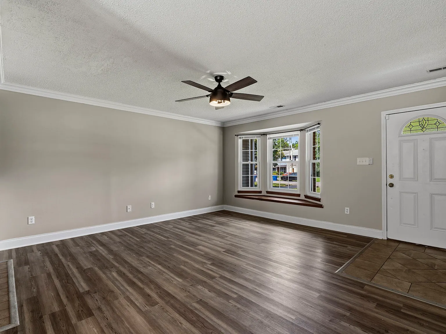 2 bed, 1.5 bath, 1374 sqft, $1,400 — Photo 3