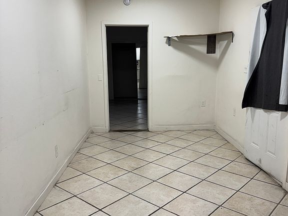 3rd image of 1924 E Rosecrans Ave #3