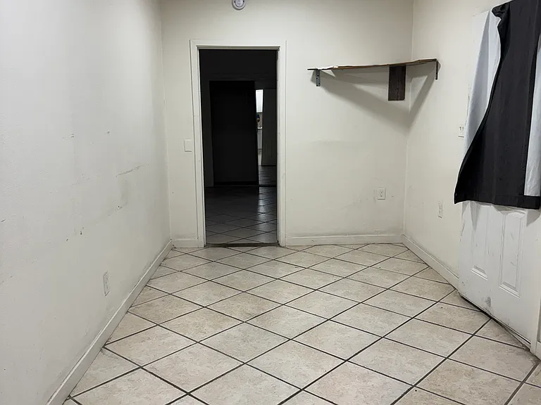1924 E Rosecrans Ave #3 — Photo 3