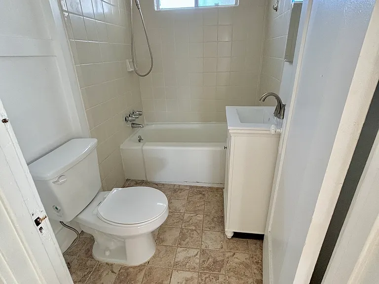 233 W 8th St #233 — Photo 5