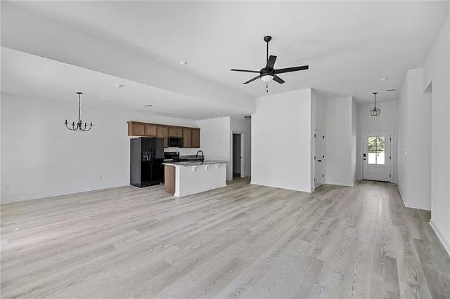 21425 Lake Pontchartrain Dr — Photo 2