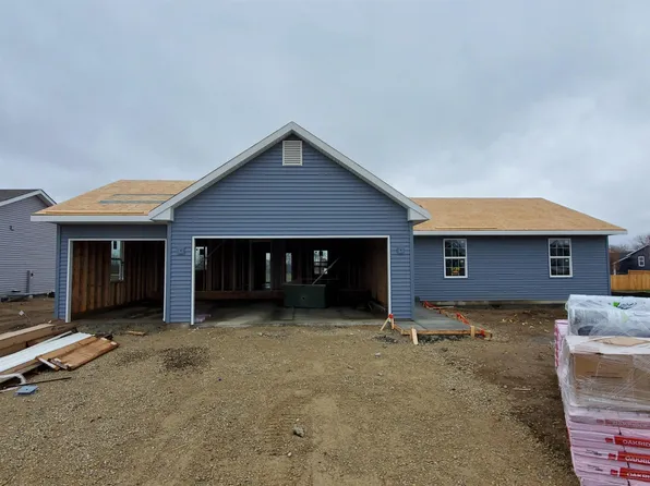 205 Autumnwood Ln, Davis Junction, IL 61020