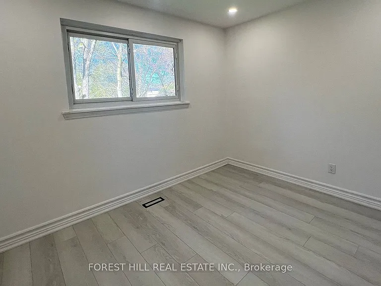 18 Boulding Dr #LOWER — Photo 9