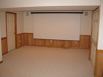 FIN. REC ROOM w/ MEDIA SYSTEM!