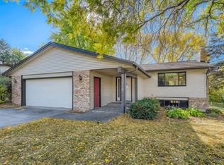 11359 Windrow Dr, Eden Prairie, MN 55344