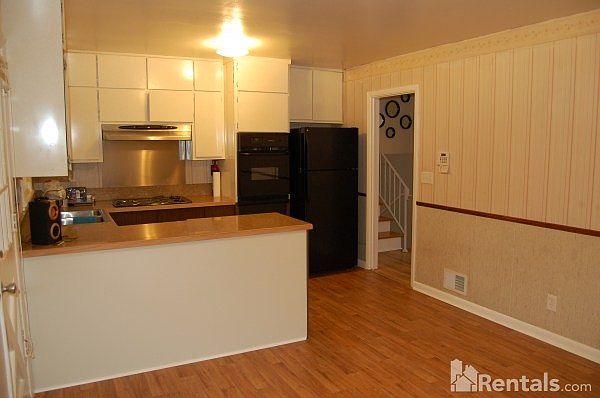 2nd image of 1986 Barberrie Ln