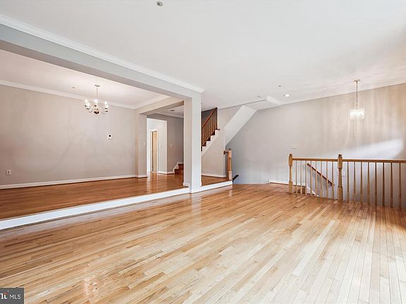 4th image of 21 Sterling Ct #1