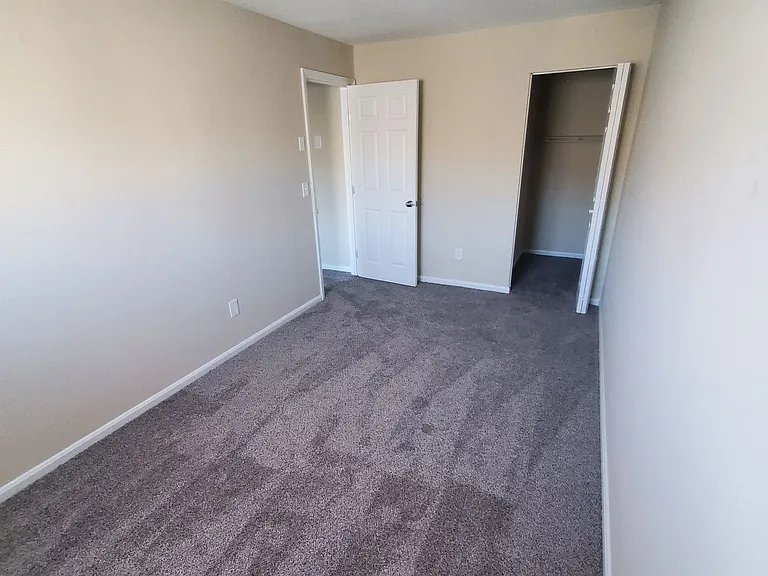 Saratoga Apartments - STA — Photo 57