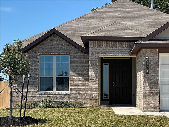 4th image of 832 Heritage Dr