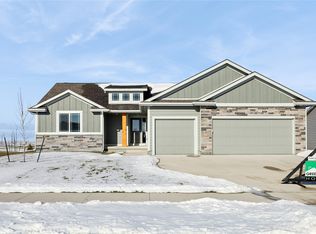 1465 NW Bull Run Ct, Waukee, IA 50263