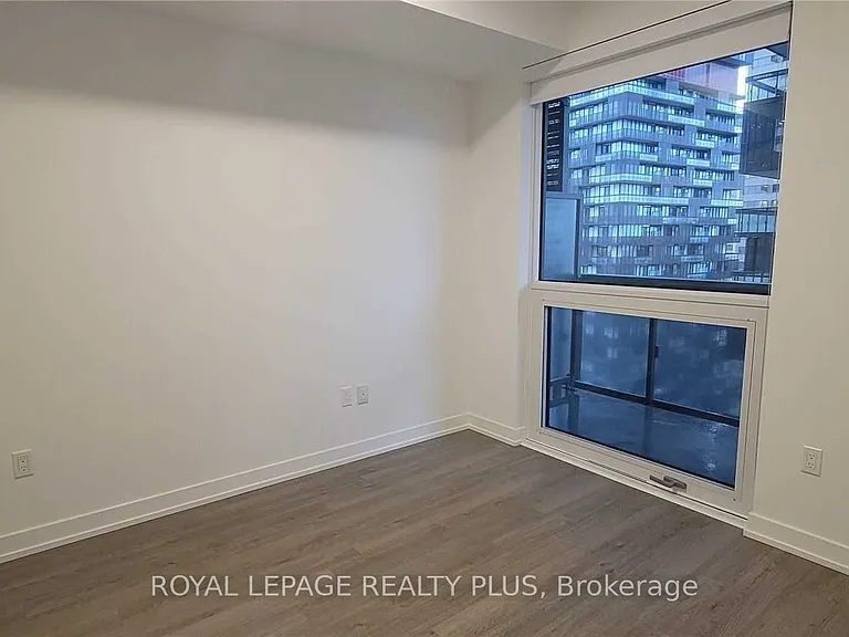 39 Roehampton Ave E #1807 — Photo 6