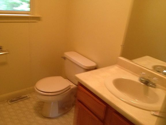5th image of 395 Foundry St #1