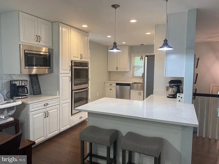 7705 Carrleigh Pkwy — Photo 9