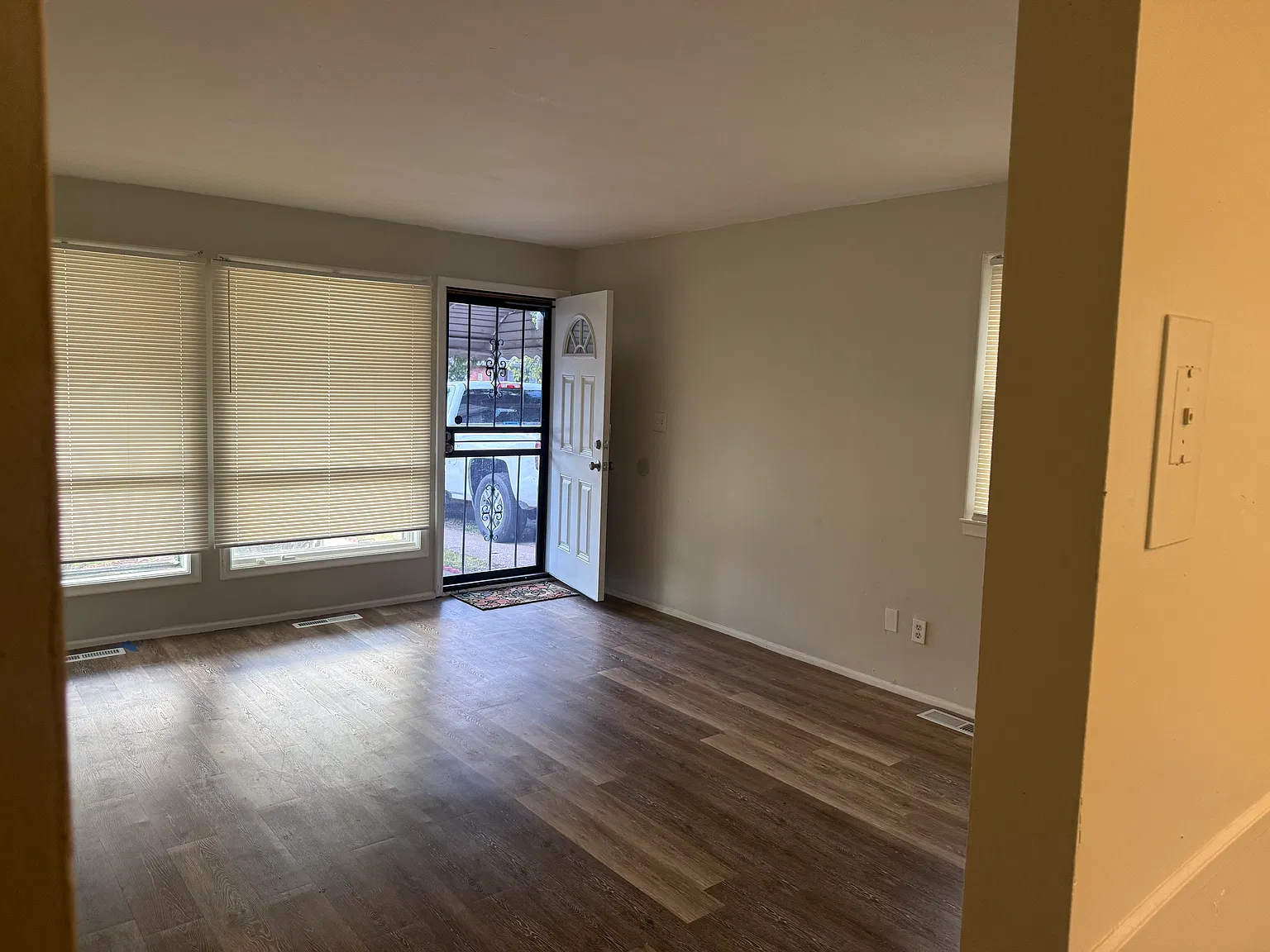 3 bed, 1043 sqft, $1,550 — Photo 3