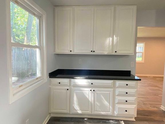 3rd image of 249 Thornhurst Rd