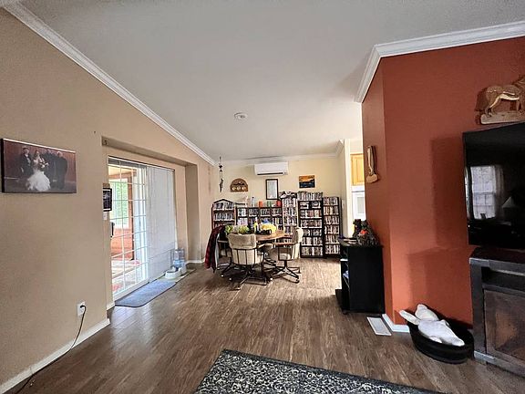 5th image of 639 NE 62nd St