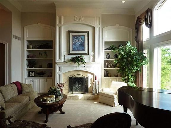 3rd image of 4684 Raynor Ct