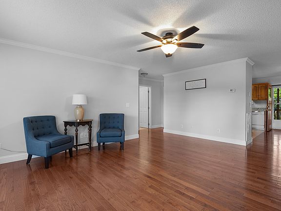 5th image of 151 Elaine Ln NW