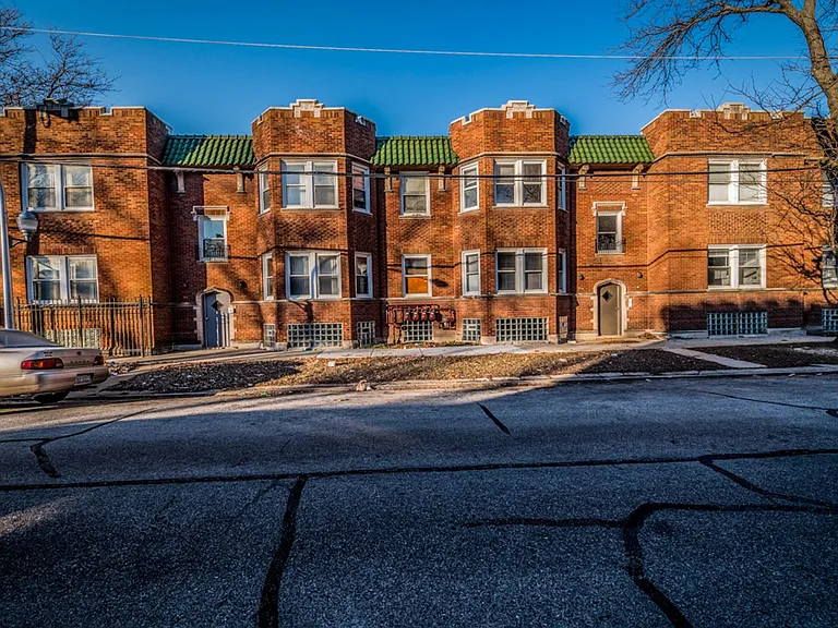 702 N Waller Ave — Photo 13